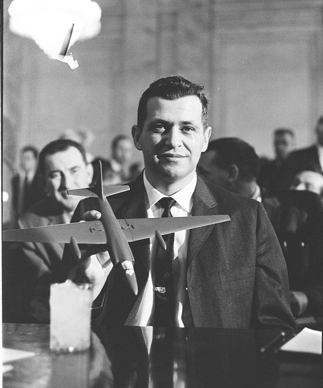 Francis Gary Powers holding a model of the U-2 at a Senate Armed Services hearing in Washington, March 1962, a month after the exchange. Photo: Warren K. Leffler, Library of Congress Prints & Photographs Division, no known restrictions